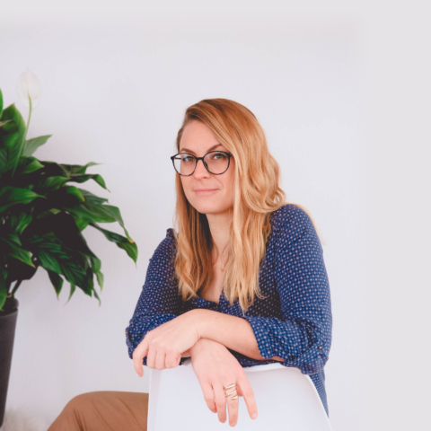 portrait_morewhite_square 1